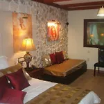 Archontopetra Boutique