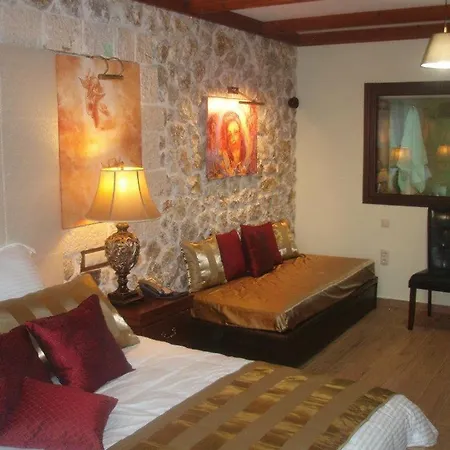 Archontopetra Boutique